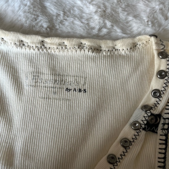 Essentials by a.b.s very cute y2k top , size medium but runs a little big - Picture 4 of 5